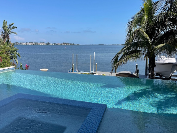 Holmes Beach Vacation Home with 3 Bedroom & Infinity Pool