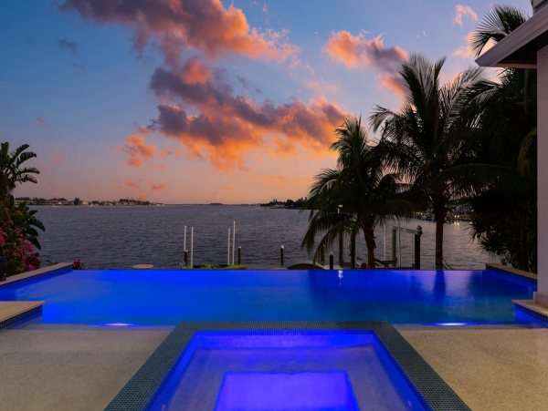 Holmes Beach Vacation Home with 3 Bedroom & Infinity Pool