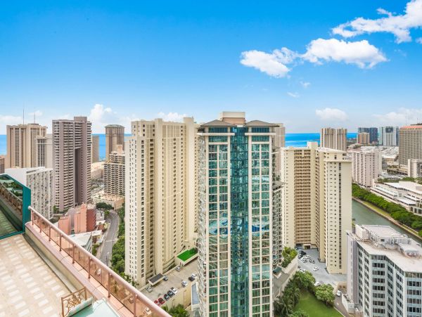 Honolulu Vacation Penthouse Sleeps 8 Guests