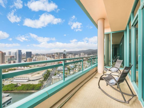 Honolulu Vacation Penthouse Sleeps 8 Guests