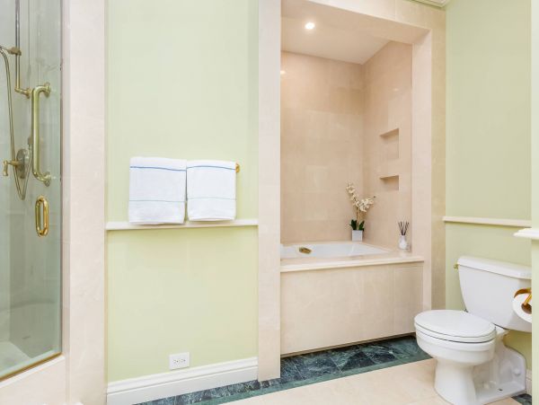 Honolulu Vacation Penthouse Sleeps 8 Guests
