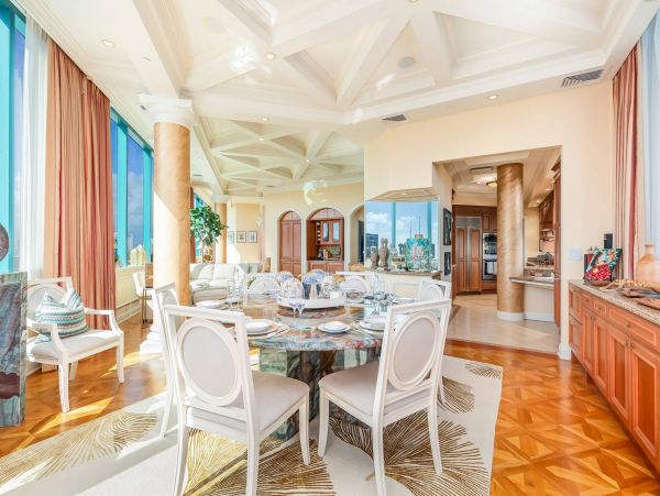 Honolulu Vacation Penthouse Sleeps 8 Guests