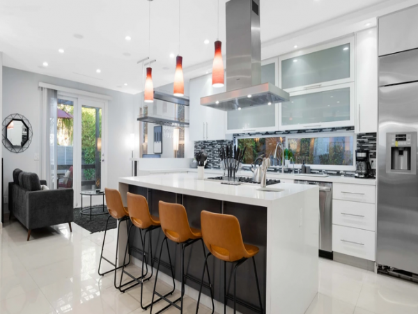 Gorgeous Los Angeles 4 Bedroom Rental Private Pool & Spa
