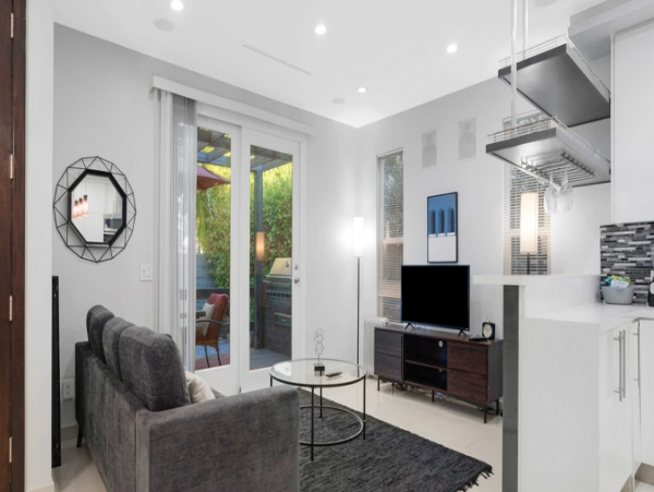 Gorgeous Los Angeles 4 Bedroom Rental Private Pool & Spa