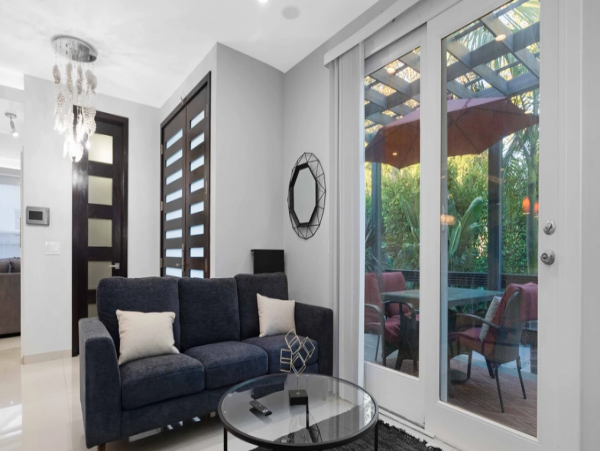 Gorgeous Los Angeles 4 Bedroom Rental Private Pool & Spa