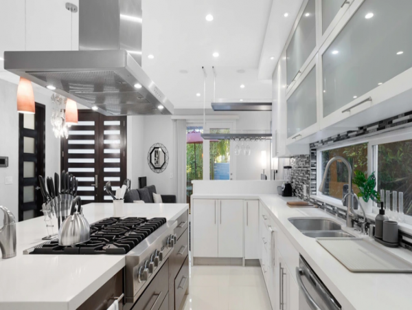 Gorgeous Los Angeles 4 Bedroom Rental Private Pool & Spa
