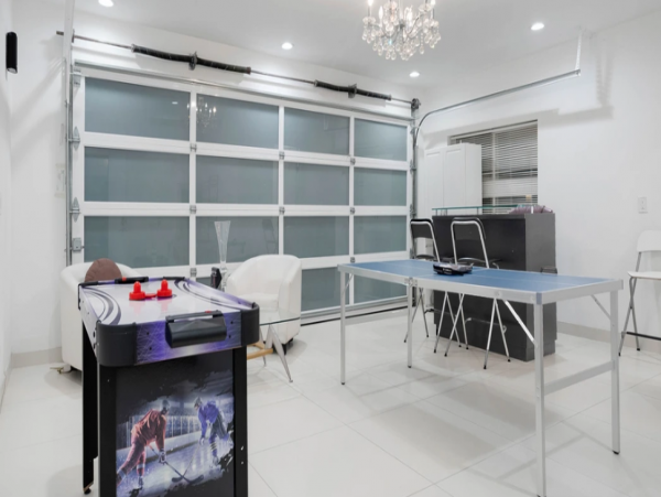 Gorgeous Los Angeles 4 Bedroom Rental Private Pool & Spa