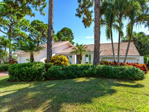 Naples 3 Bedroom Vacation Home with Private Pool