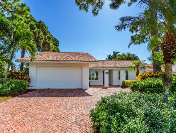 Naples 3 Bedroom Vacation Home with Private Pool