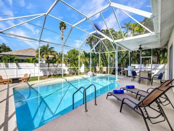 Lovely Naples 3 Bedroom Vacation Home