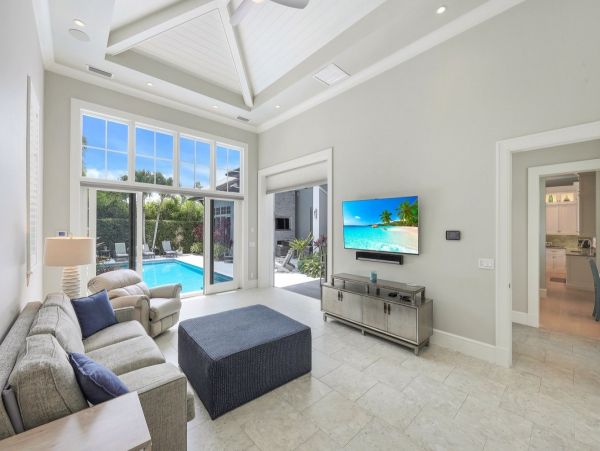 Naples 5 Bedroom Vacation Home Sleeps 10 Guests