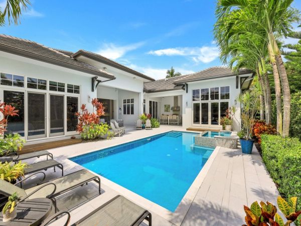Naples 5 Bedroom Vacation Home Sleeps 10 Guests