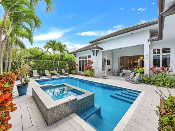 Naples 5 Bedroom Vacation Home Sleeps 10 Guests