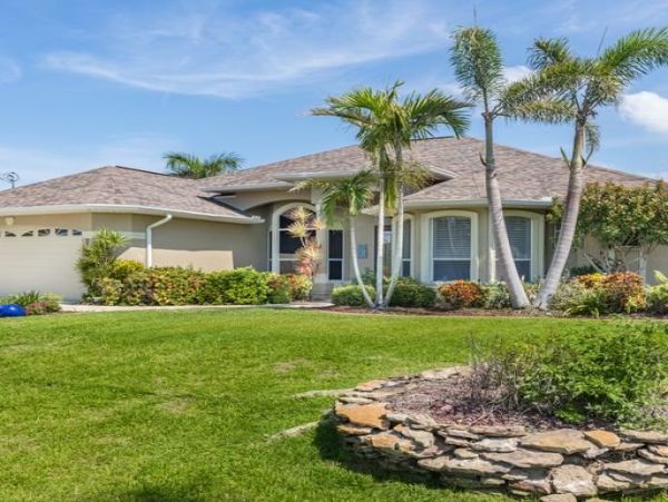 Cape Coral Beautiful Home with 4 Bedrooms