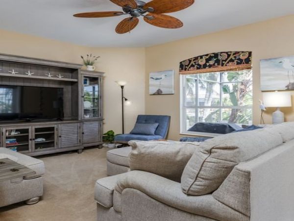 Cape Coral Beautiful Home with 4 Bedrooms
