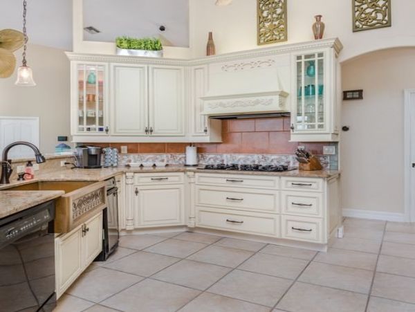 Cape Coral Beautiful Home with 4 Bedrooms