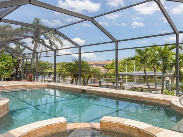 Cape Coral Beautiful Home with 4 Bedrooms