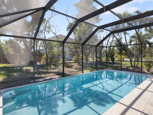 Walk to Beach Sanibel Vacation Home Sleeps Ten Guests