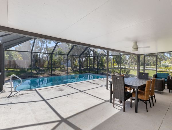 Walk to Beach Sanibel Vacation Home Sleeps Ten Guests