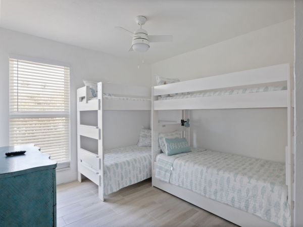 Walk to Beach Sanibel Vacation Home Sleeps Ten Guests