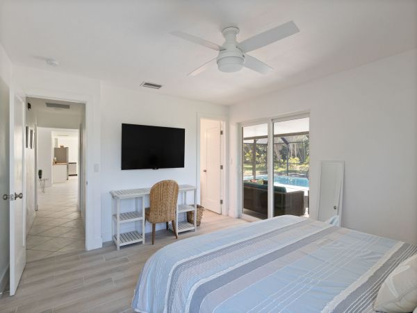 Walk to Beach Sanibel Vacation Home Sleeps Ten Guests