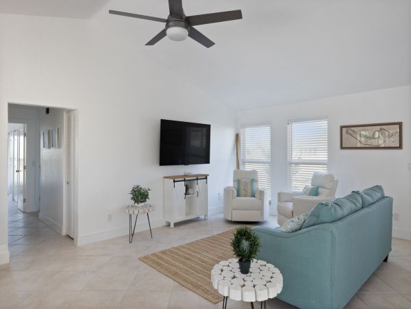 Walk to Beach Sanibel Vacation Home Sleeps Ten Guests