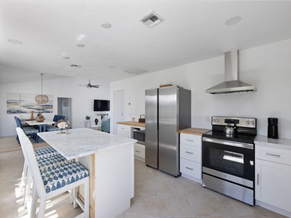 Walk to Beach Sanibel Vacation Home Sleeps Ten Guests