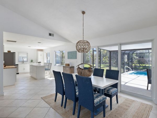 Walk to Beach Sanibel Vacation Home Sleeps Ten Guests