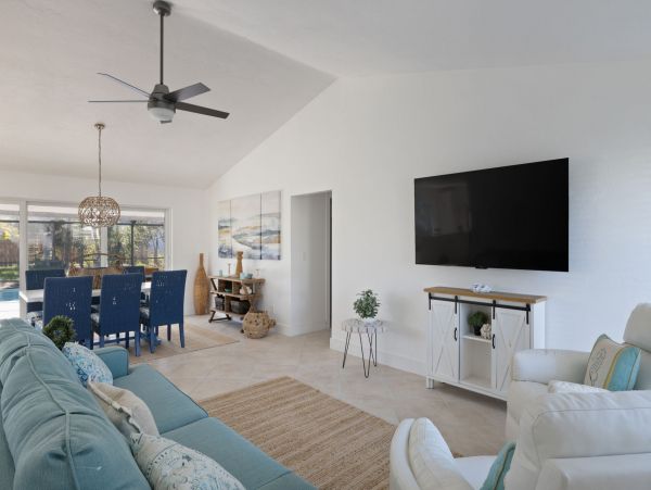 Walk to Beach Sanibel Vacation Home Sleeps Ten Guests