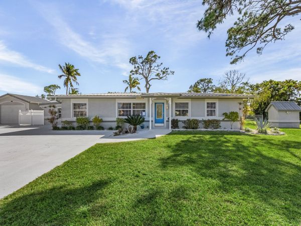 Beautiful Four Bedroom Vacation Pool Home