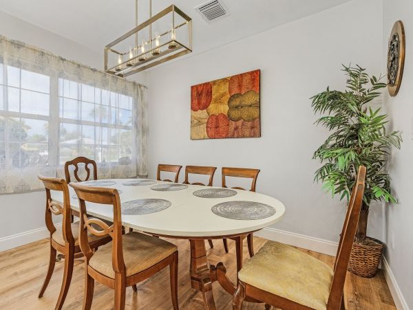 Beautiful Four Bedroom Vacation Pool Home