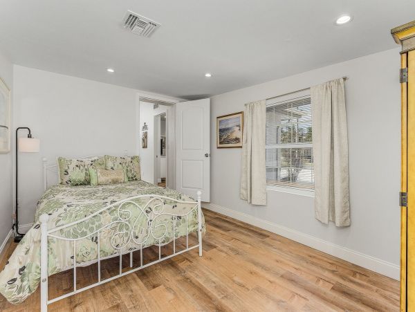 Beautiful Four Bedroom Vacation Pool Home