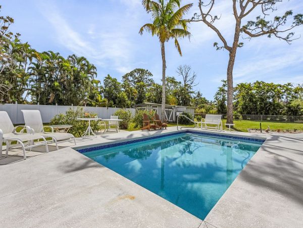 Beautiful Four Bedroom Vacation Pool Home
