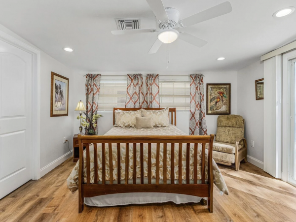 Beautiful Four Bedroom Vacation Pool Home