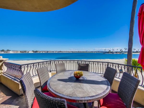 Bayfront 7 Bedroom Vacation Home