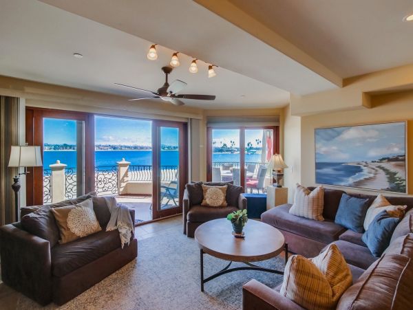 Bayfront 7 Bedroom Vacation Home