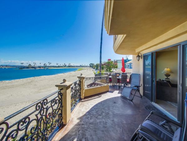 Bayfront 7 Bedroom Vacation Home