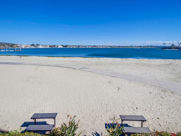 Bayfront 7 Bedroom Vacation Home
