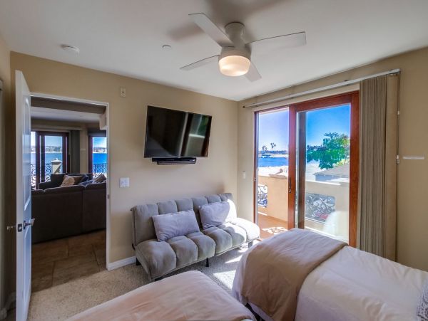 Bayfront 7 Bedroom Vacation Home