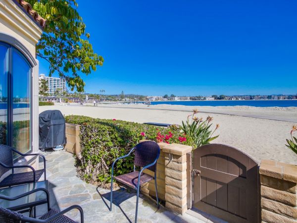 Bayfront 7 Bedroom Vacation Home
