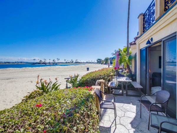 Bayfront 7 Bedroom Vacation Home