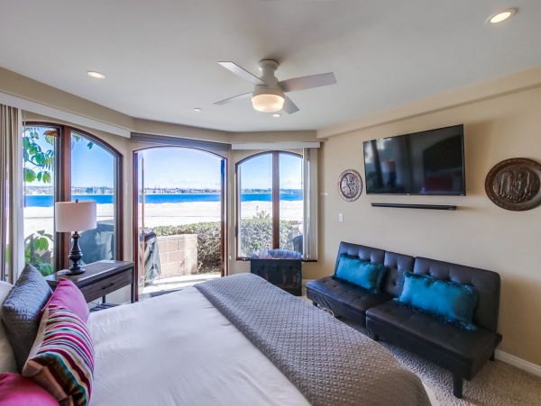 Bayfront 7 Bedroom Vacation Home