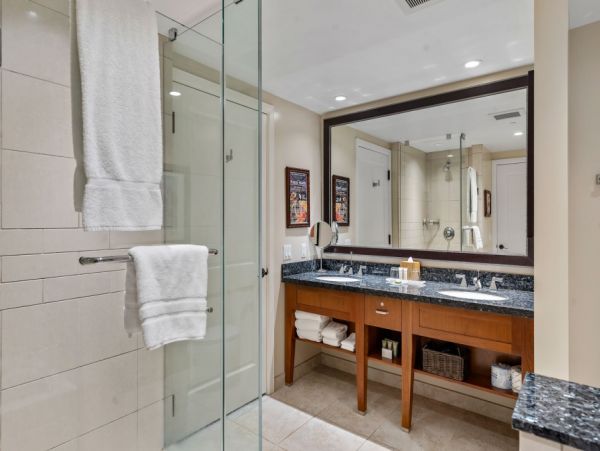 Oceanfront Elegance: 9 Bedroom Vacation Rental