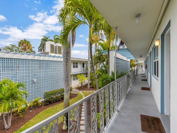 Two Bedroom Walk to Beach Vacation Rental in Naples