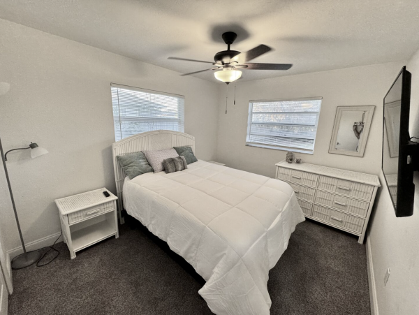 Charming Two Bedroom Duplex Close to Vanderbilt Beach