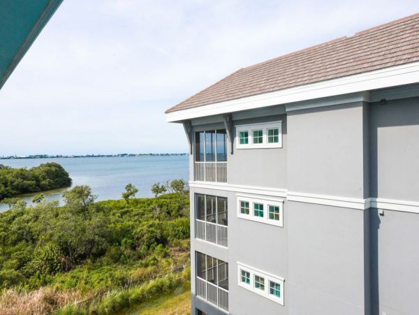 Bradenton Vacation Condo Sleeps 7 Guests