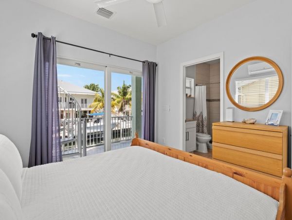 Ocean Views Marathon Vacation Home Five Bedroom