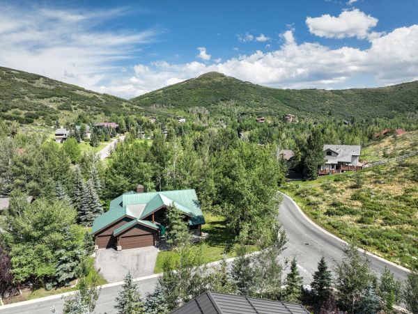 Deer Valley Vacation Home Sleeps 15 Guests