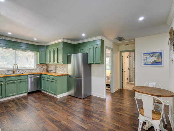 Charming 3 Bedroom Vacation Home Close to Beach
