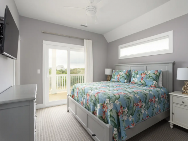 Corolla 8 Bedroom Vacation Home Steps from the Beach